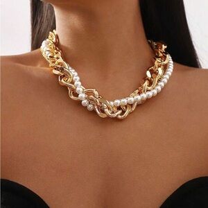 🐧🐧🐧BOGOHO 🐧🐧🐧Elegant Gold and White Pearl Necklace